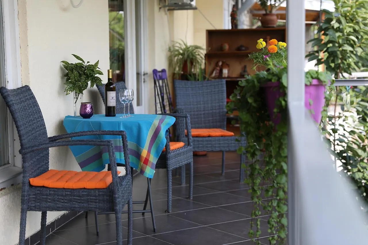 4Bd Appartaments With Cozy Garden Hotel Tbilisi 0*,  Georgia