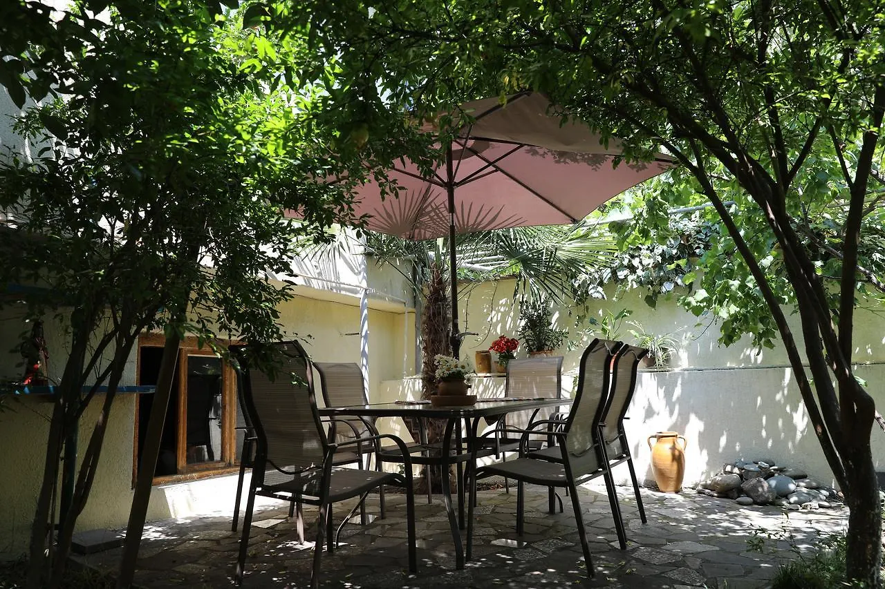 4Bd Appartaments With Cozy Garden Hotel Tbilisi