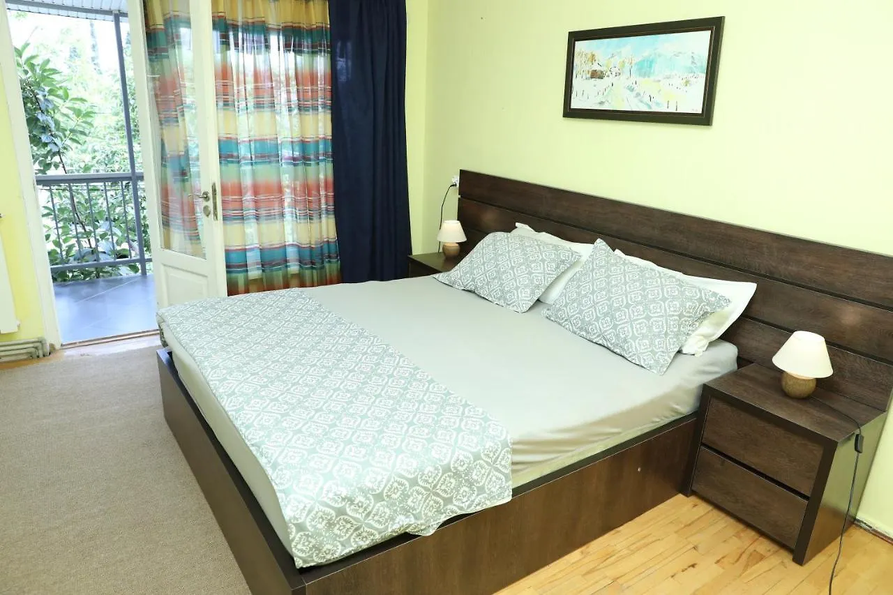 בית הארחה טביליסי 4Bd Appartaments With Cozy Garden גאורגיה